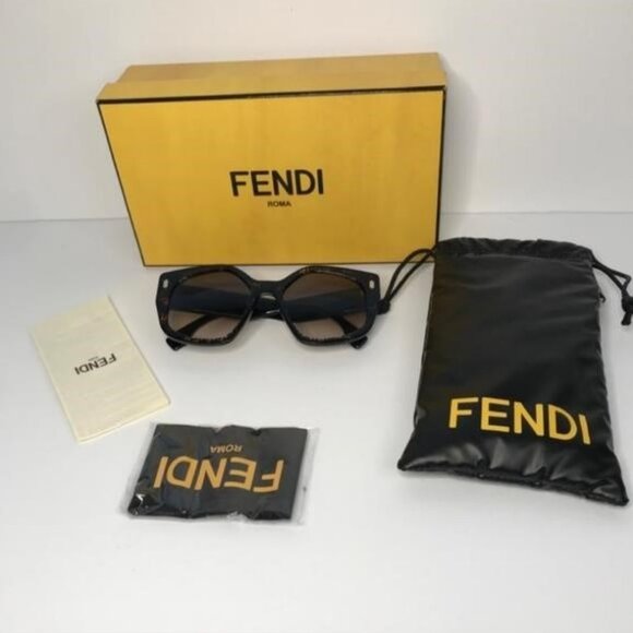 New ORIG Fen­di FE40017I Geo­met­ric Square Sun­glass­es worn by Sut­ton S - Picture 6 of 9